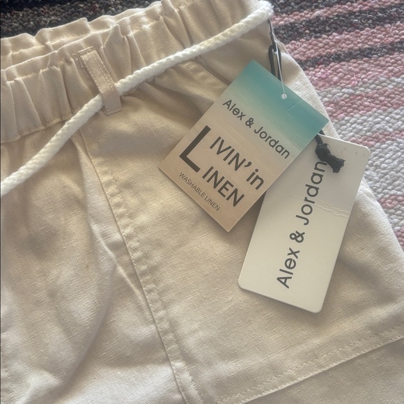 Linen Shorts - Picture 2 of 5